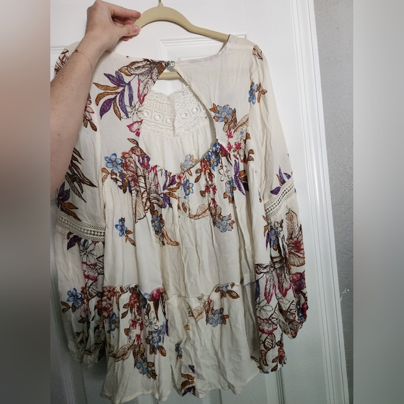 Gorgeous Lace Floral Blouse - Picture 2 of 3